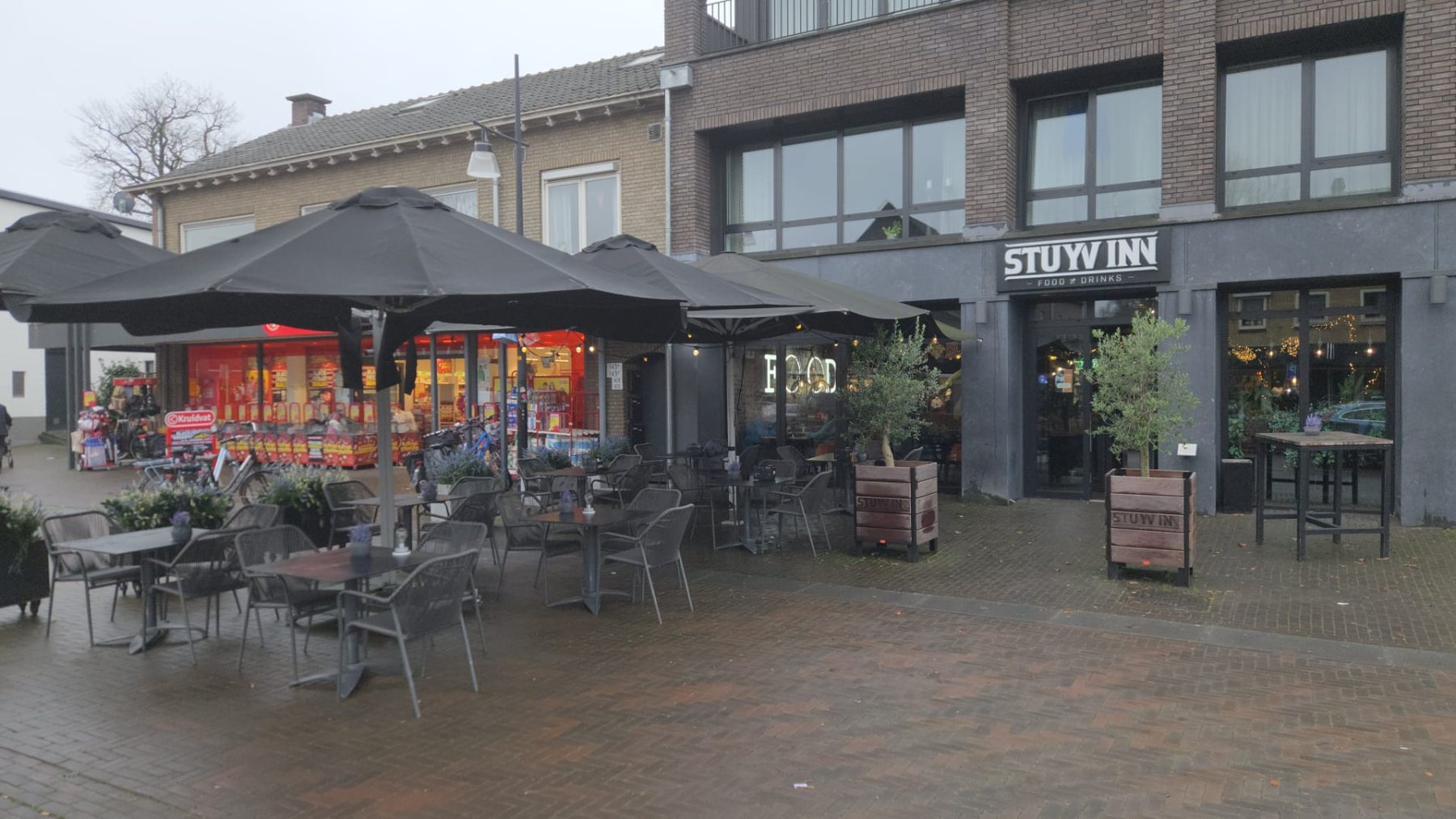 Terras van Stuyv Inn zonder sfeerverlichting